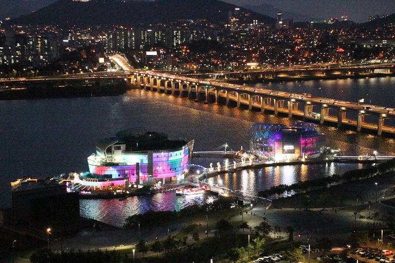 한국관광공사가 발표한 야간관광100선에 선정된 '세빛섬'