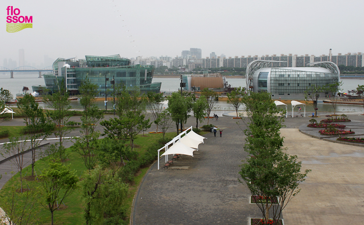 한강 둔치에서 바라본 '세빛섬(some sevit)'