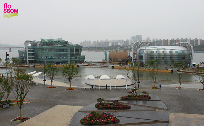 한강 둔치에서 바라본 '세빛섬(some sevit)'